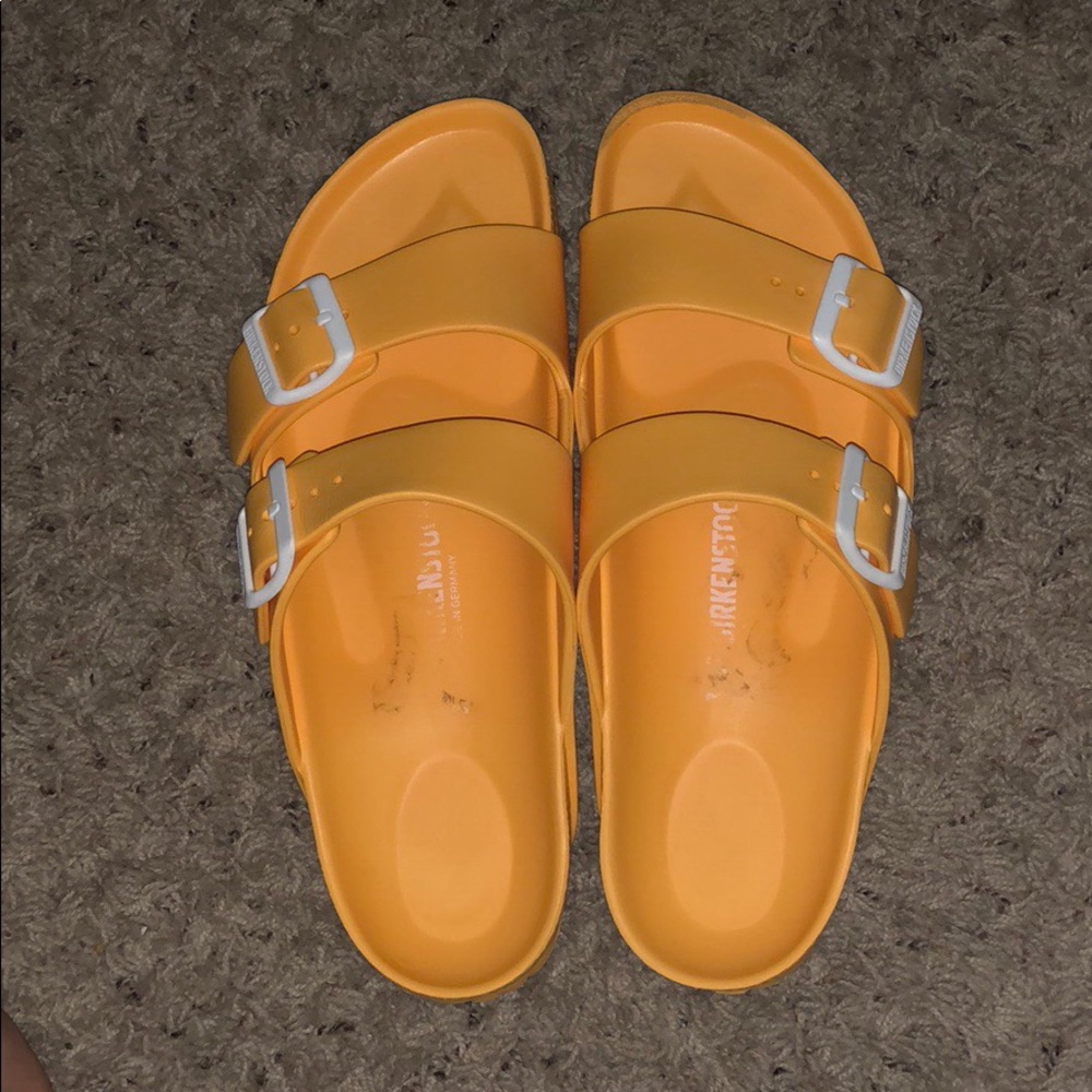 Birkenstocks ☀️💛